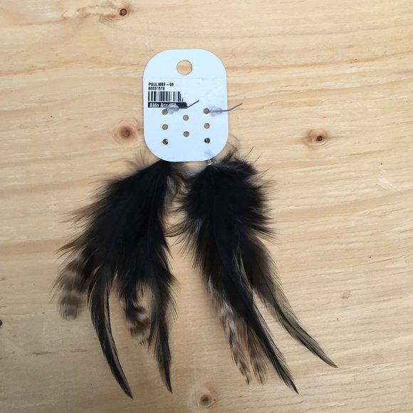 Aldo brand new brown, black & white feather earrings - Picture 3 of 4